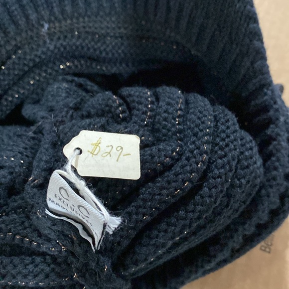 Black /Gold with bow detail winter - Picture 3 of 3